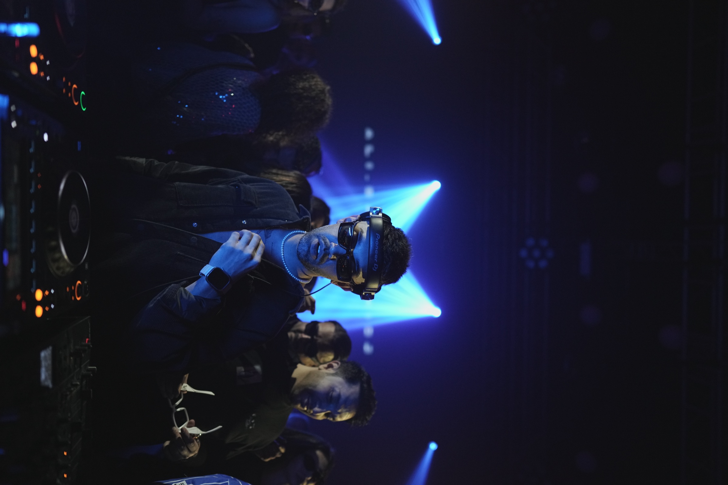 VAHIDJ performing behind the decks